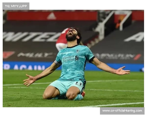 抗议球队老板，曼联球迷在比赛第73分钟集体背对球场静默三分钟